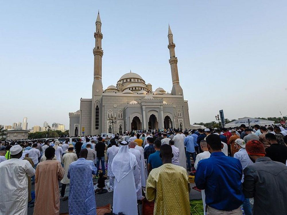 Residents-offering-Eid-Al-Fitr-prayer-at-Al-Noor-mosque-in-Sharjah_18082e38373_large.jpg